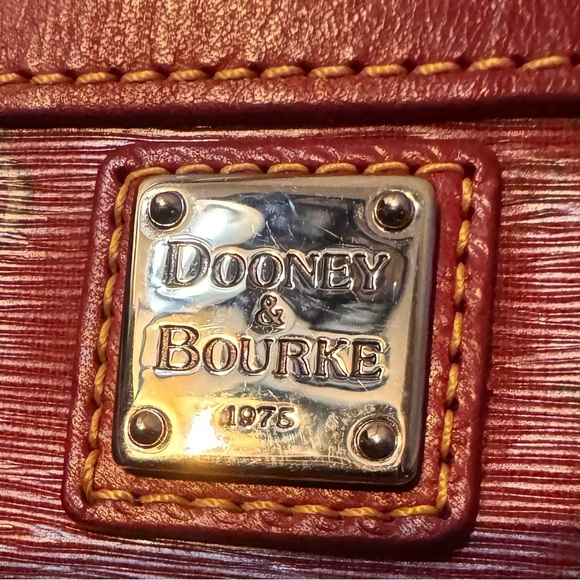 Dooney & Bourke Vintage 2U111 Large Slim Wristlet - EUC - Picture 2 of 13